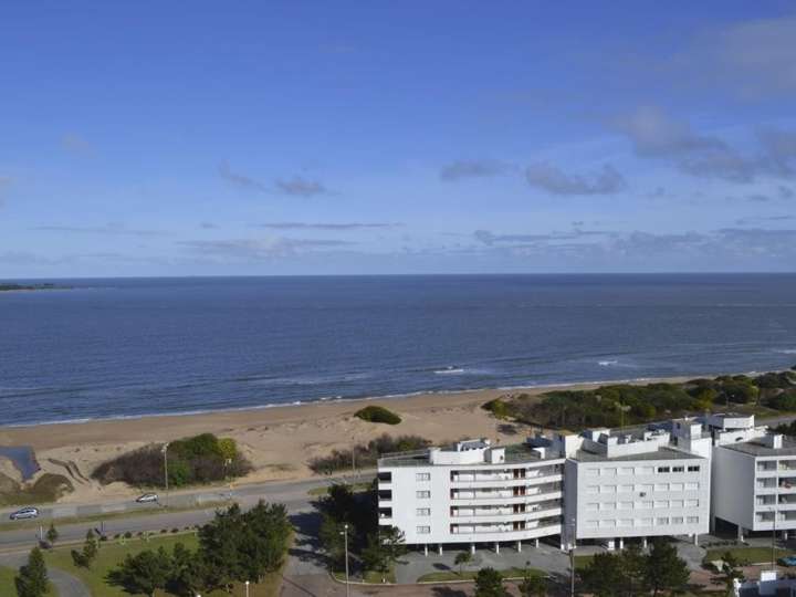 Apartamento en venta en Avenida Francisco Acuña de Figueroa, Maldonado