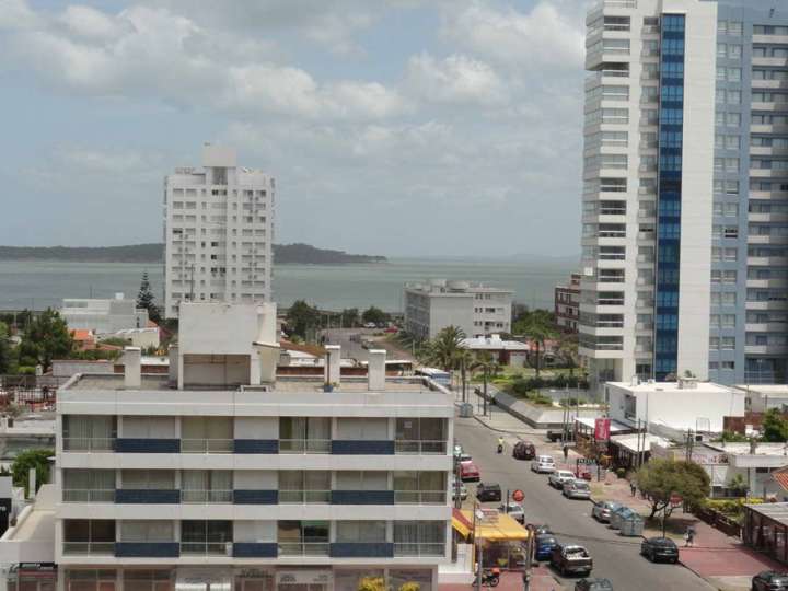 Apartamento en venta en Rambla Lorenzo Batlle Pacheco, Punta Del Este