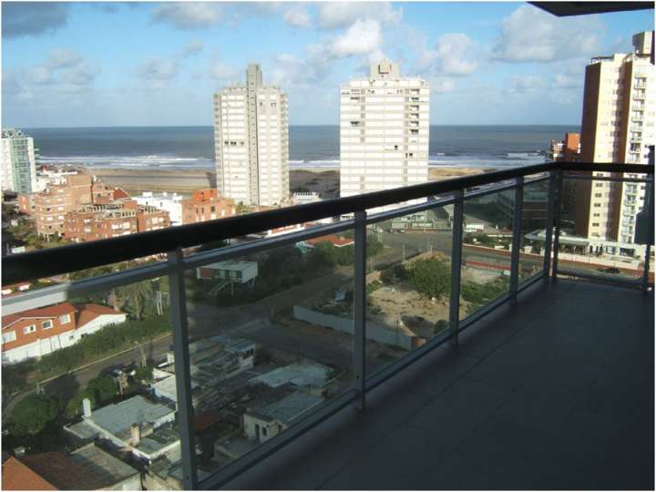 Apartamento en venta en Avenida Francisco Salazar, Punta Del Este