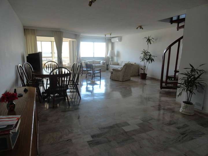 Apartamento en venta en Estacionamiento Devoto, Punta Del Este