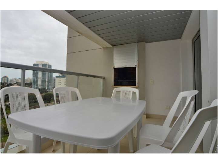 Apartamento en venta en Avenida Orlando Pedragosa Sierra, Punta Del Este