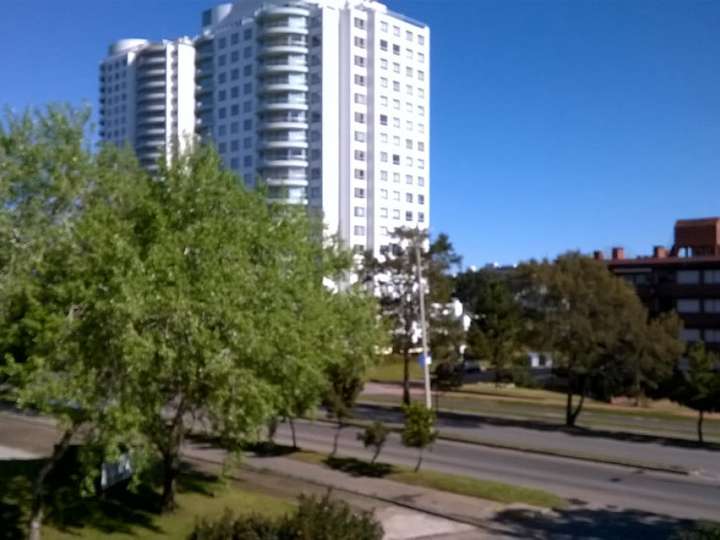 Apartamento en venta en El Mesana (Calle 24), Punta Del Este