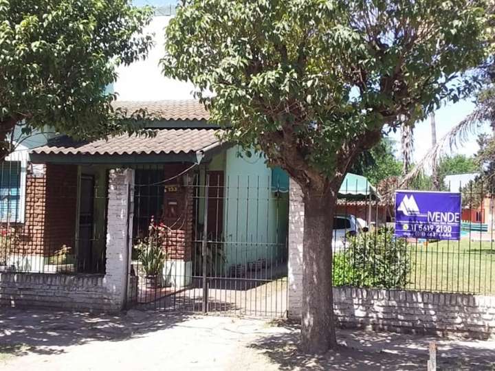 Casa adosada en venta en Rivadavia, Buenos Aires