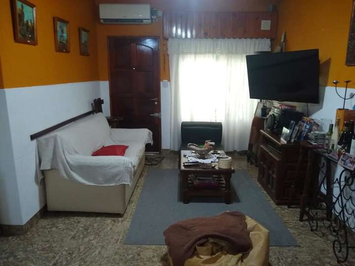 Casa en venta en Avenida Argentina, 299, Tristán Suárez