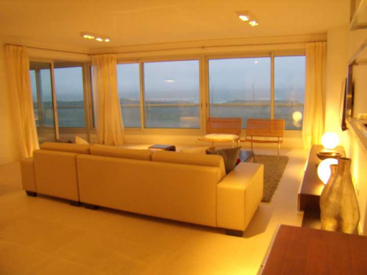 Apartamento en venta en Rambla Lorenzo Batlle Pacheco, Punta Del Este