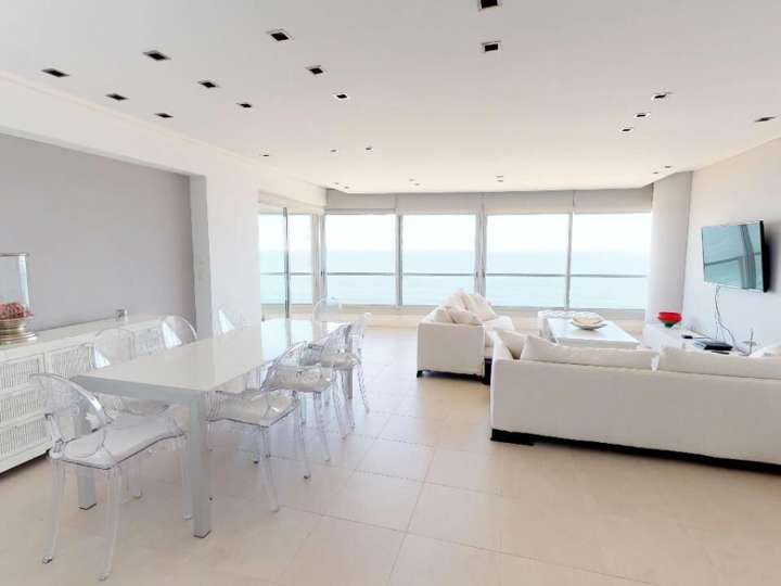 Apartamento en venta en Rambla Lorenzo Batlle Pacheco, Punta Del Este