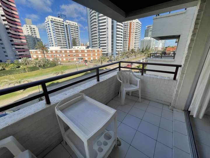 Apartamento en venta en Avenida Chiverta, Punta Del Este