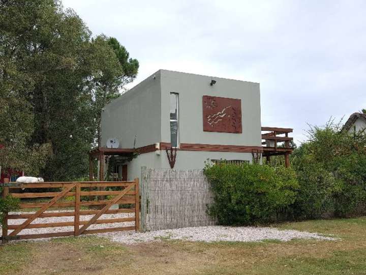 Casa en venta en Romeo Gavioli, El Tesoro