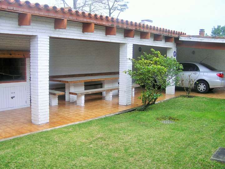 Casa en venta en Avenida Los Alpes, Punta Del Este