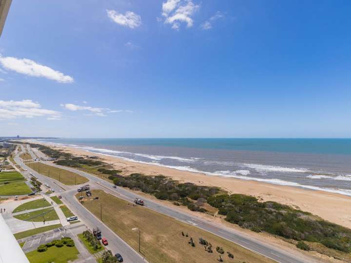 Apartamento en venta en Rambla Lorenzo Batlle Pacheco, Punta Del Este