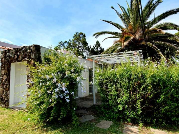 Casa en venta en Avenida Eduardo Víctor Haedo, El Tesoro