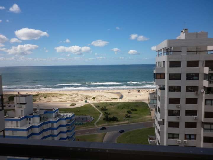 Apartamento en venta en Avenida Francisco Salazar, Maldonado