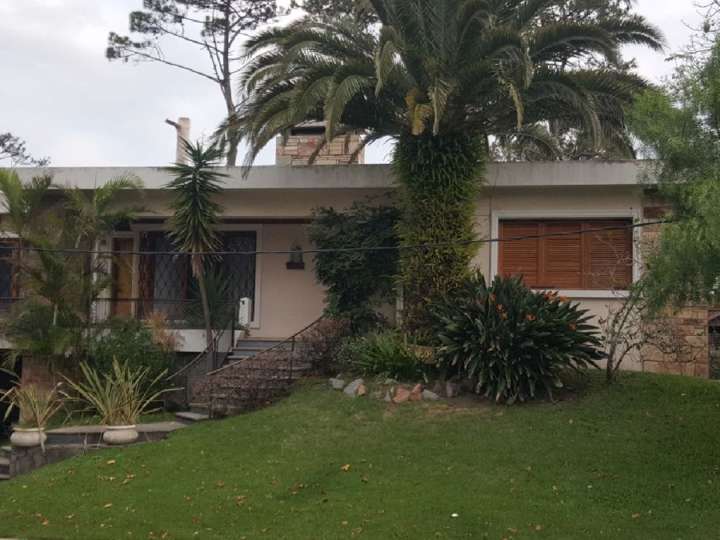 Casa en venta en Cannes, Piriápolis