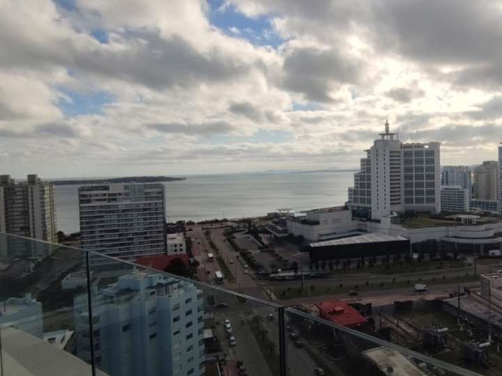 Apartamento en venta en Avenida Chiverta, Punta Del Este