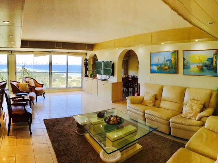 Apartamento en venta en Rambla Doctor Claudio Williman, Maldonado