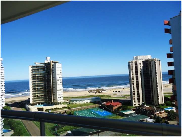 Apartamento en venta en Avenida Chiverta, Punta Del Este