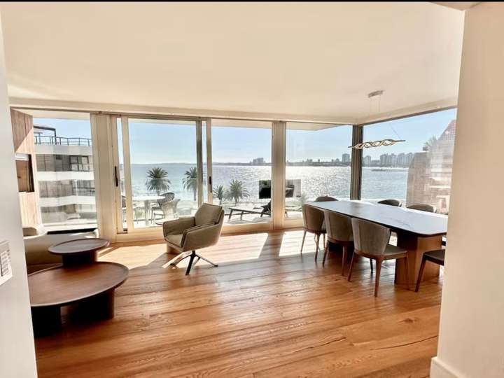 Apartamento en venta en Rambla Doctor Claudio Williman, Punta Del Este