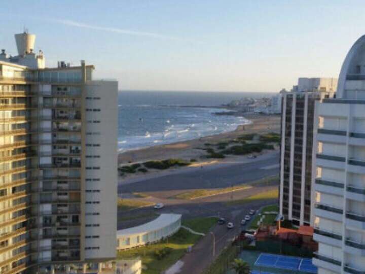 Apartamento en venta en Rambla Lorenzo Batlle Pacheco, Punta Del Este