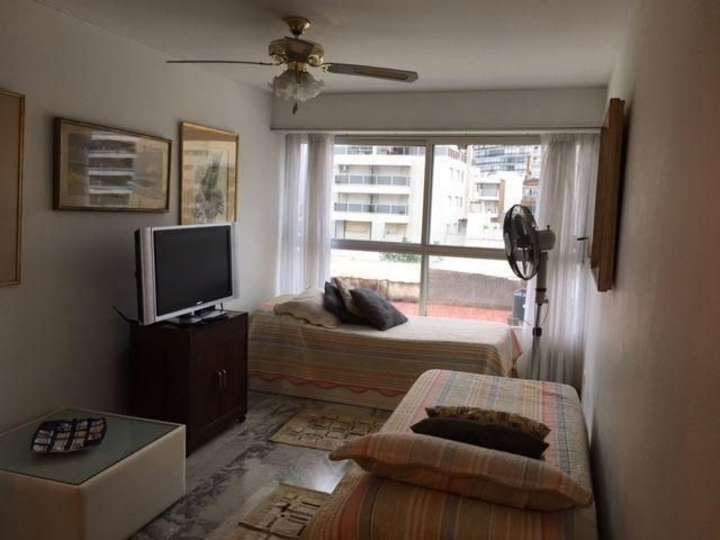 Apartamento en venta en Comodoro Gorlero (Calle 19), Punta Del Este