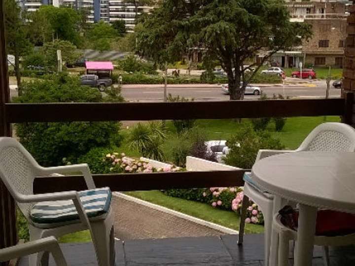 Apartamento en venta en El Mesana (Calle 24), Punta Del Este