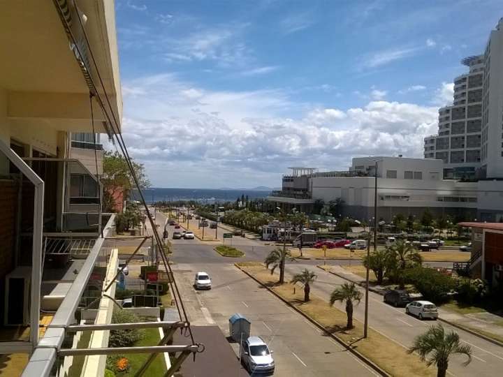 Apartamento en venta en Avenida Francisco Salazar, Punta Del Este