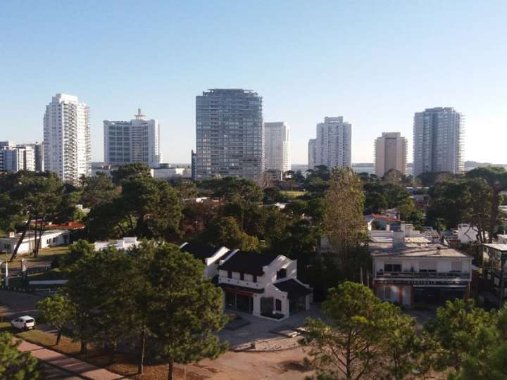 Apartamento en venta en El Mesana (Calle 24), Punta Del Este