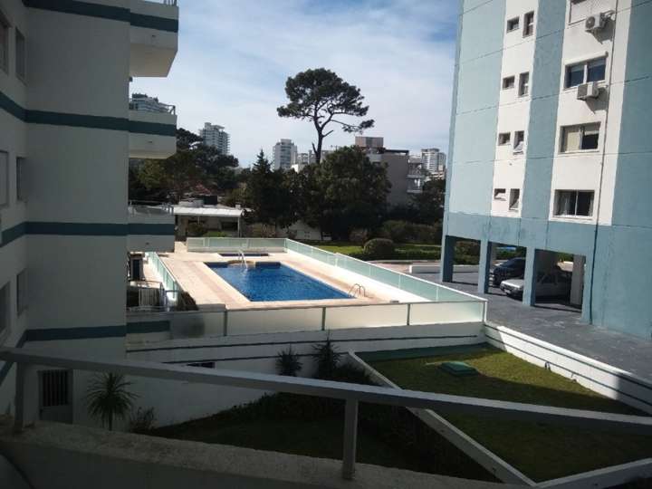 Apartamento en venta en El Mesana (Calle 24), Punta Del Este