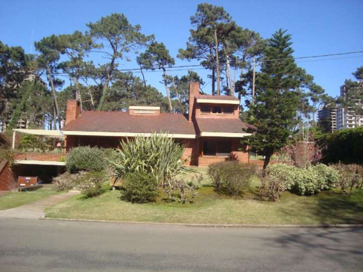 Casa en venta en Mar Tirreno, Punta Del Este