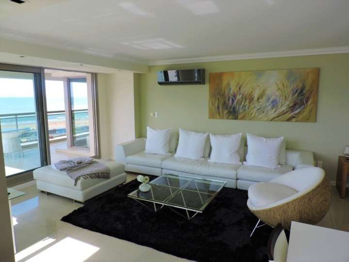 Apartamento en venta en Rambla Lorenzo Batlle, Punta Del Este