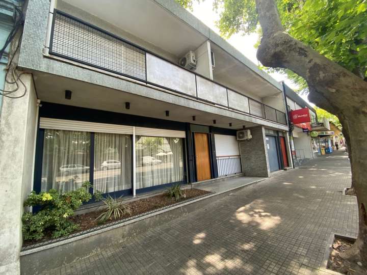 Casa en venta en Avenida General Flores, Colonia