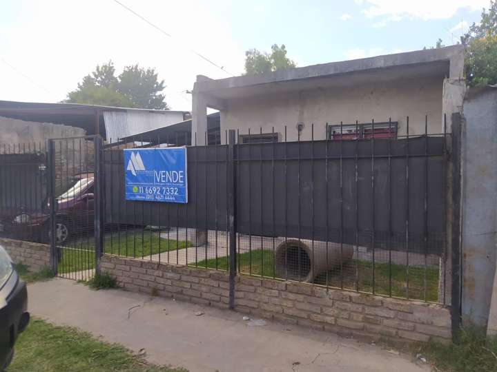 Casa en venta en Comandante Peredo, Buenos Aires