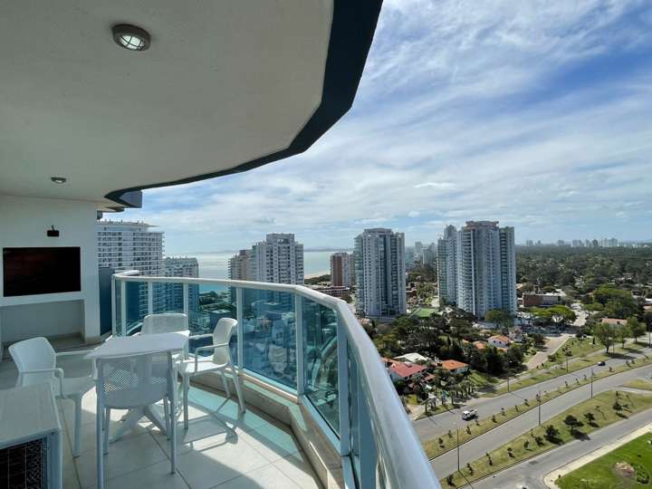 Apartamento en venta en Avenida Francisco Salazar, Maldonado