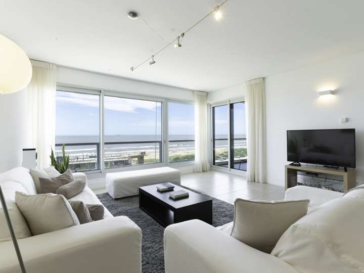 Apartamento en venta en Rambla Lorenzo Batlle Pacheco, Punta Del Este