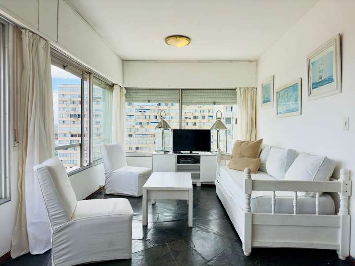 Apartamento en venta en El Mesana (Calle 24), Punta Del Este