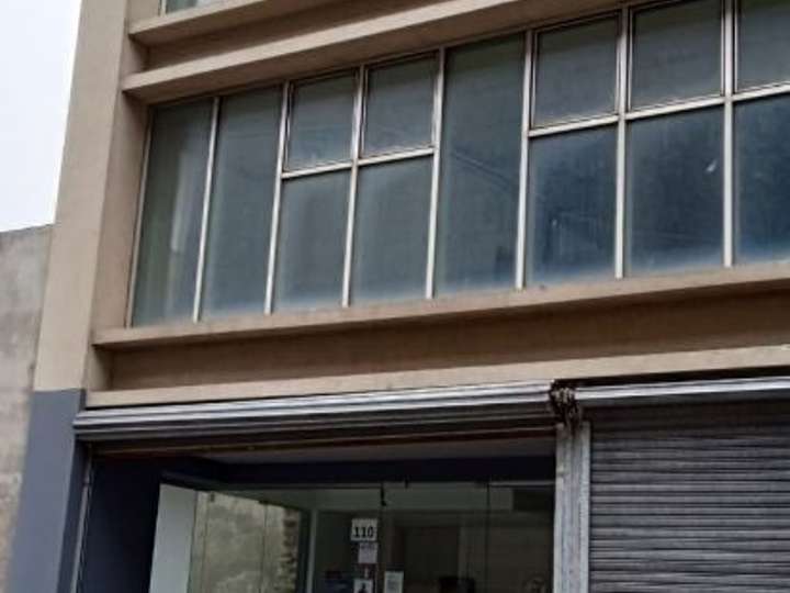 Comercial / Tienda en alquiler en Zabala, Montevideo