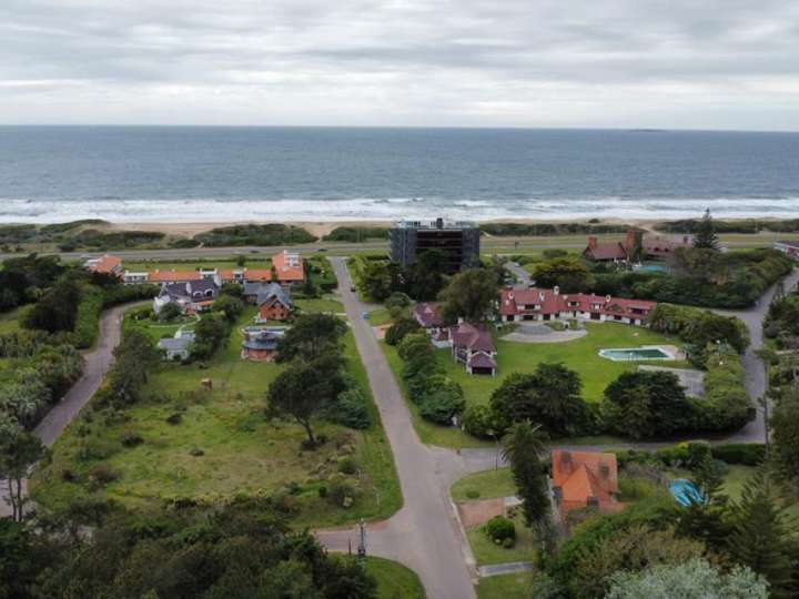 Terreno en venta en Avenida Montecarlo, Punta Del Este