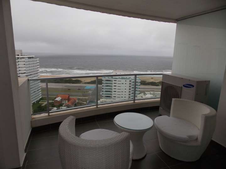 Apartamento en venta en Biarritz, Punta Del Este