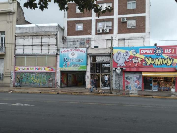 Comercial / Tienda en venta en Avenida Presidente Juan Domingo Perón, Buenos Aires