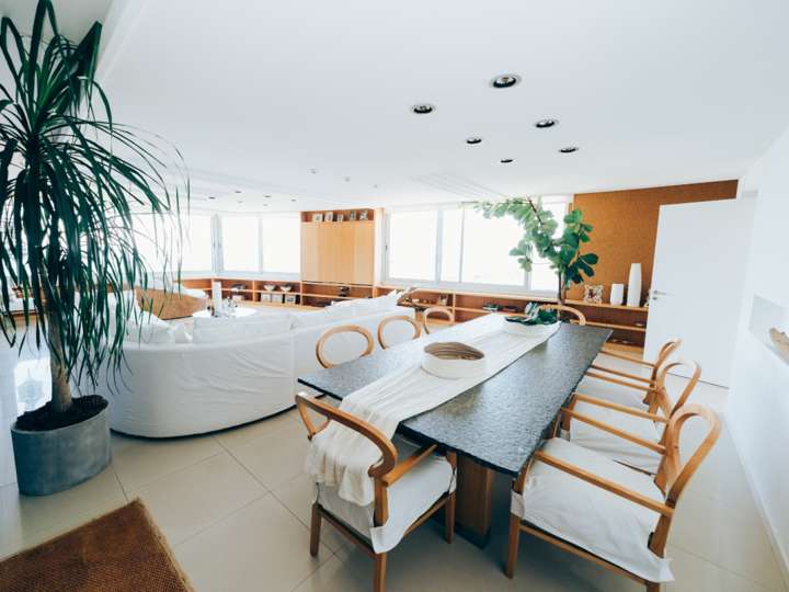 Apartamento en venta en Rambla Lorenzo Batlle Pacheco, Punta Del Este