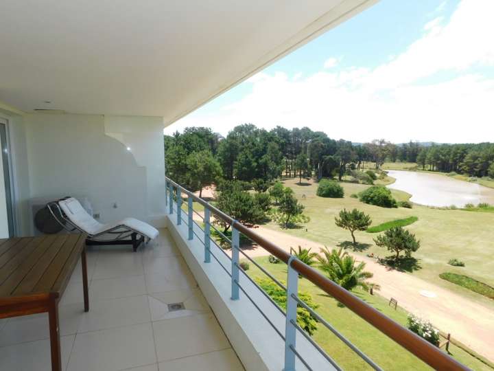 Apartamento en venta en Pinares, Maldonado