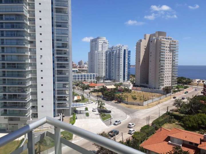 Apartamento en venta en Apeninos, Punta Del Este