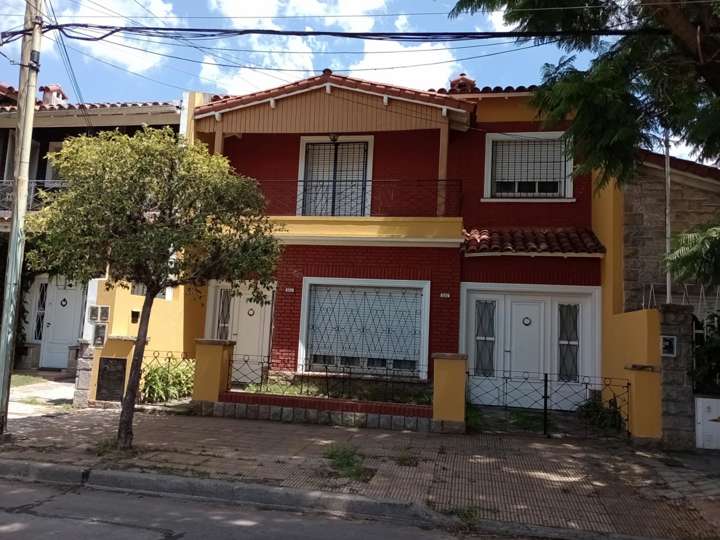 Casa en venta en Marcos Paz, 800, Villa Sarmiento