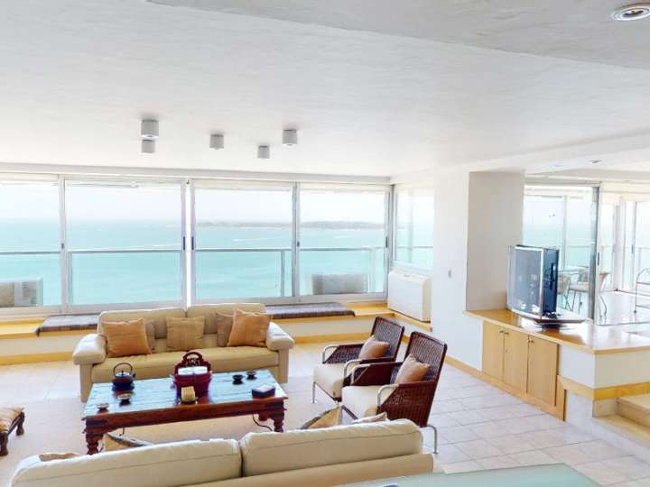 Apartamento en venta en Rambla Doctor Claudio Williman, Punta Del Este