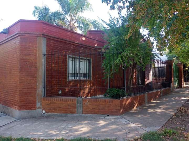 Casa en venta en Juan José Paso, Muñiz