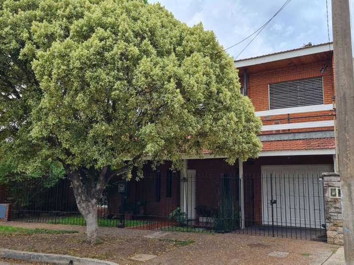 Casa en venta en Sarratea, Villa Luzuriaga