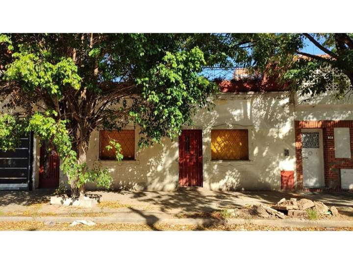 Edificio en venta en Combate de los Pozos, 241, Lomas del Mirador