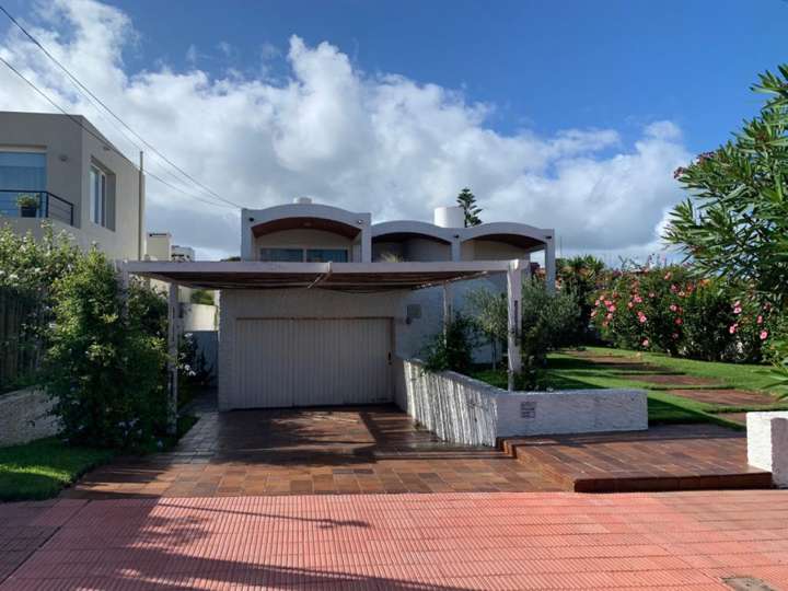 Casa en venta en 2 de Febrero (Calle 10), Punta Del Este
