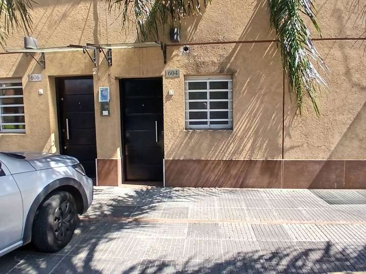 Edificio en alquiler en Aragón, Llavallol