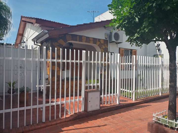 Casa en venta en Uruguay, 502, Haedo