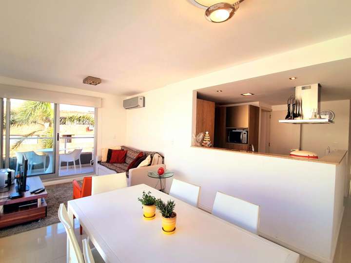 Apartamento en venta en 2 de Febrero (Calle 10), Punta Del Este